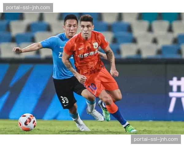 升班马奇迹背后：重庆铜梁龙五后卫体系与高效反击战术解析